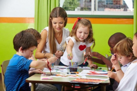 Sociabilisation de l'enfant en cr&egrave;che, un apprentissage essentiel